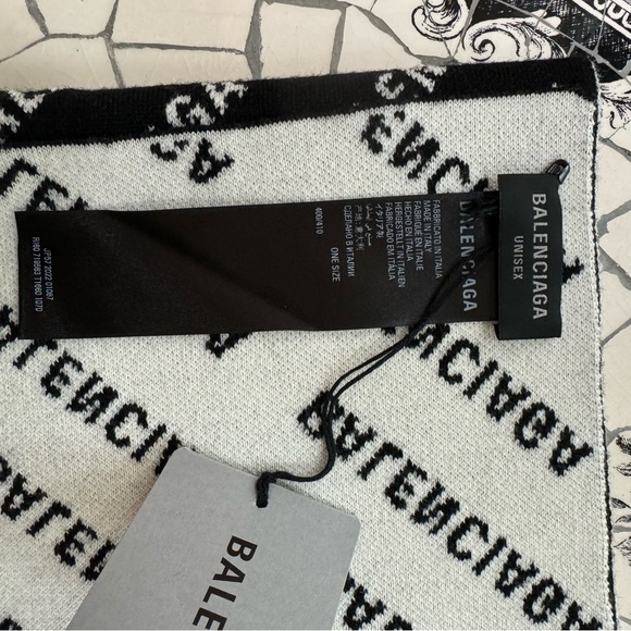 BALENCIAGA ALLOVER LOGO SCARF IN BLACK - Picture 3 of 5